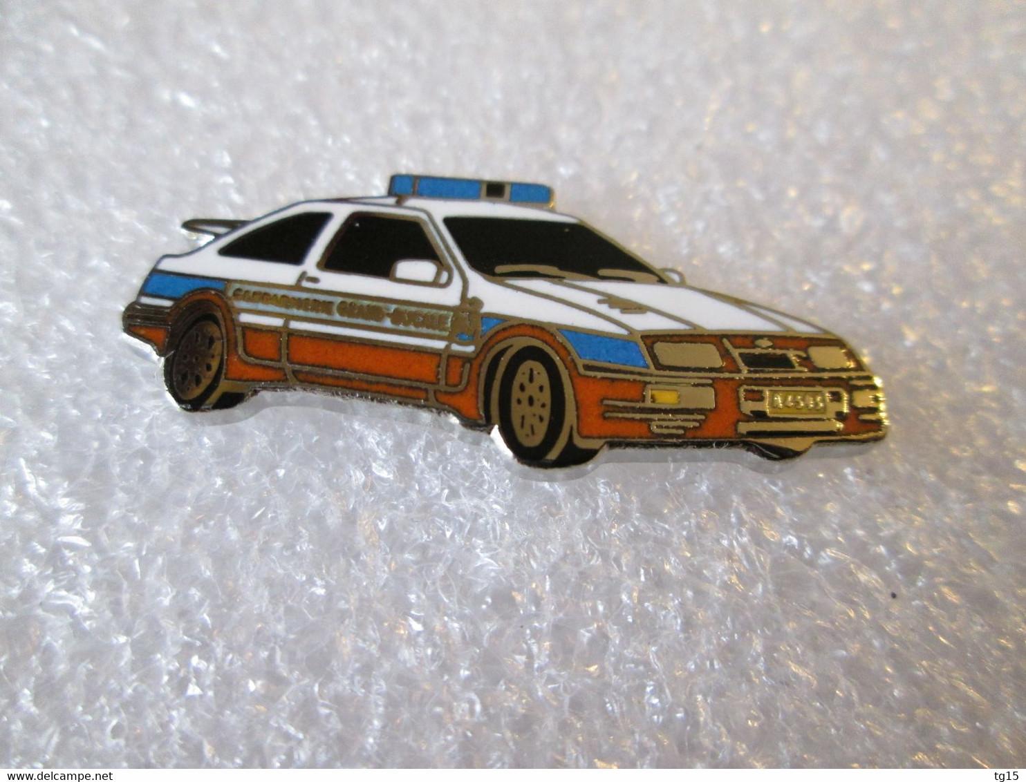PIN'S   FORD  SIERRA   RS  COSWORTH       GENDARMERIE   Email Grand Feu   DEHA - Ford