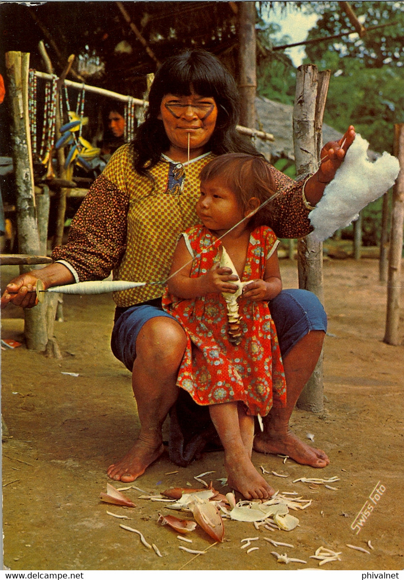 PERÚ , T.P. CIRCULADA , AMAZONIA PERUANA , INDIA JÍBARO HILANDO - Pérou