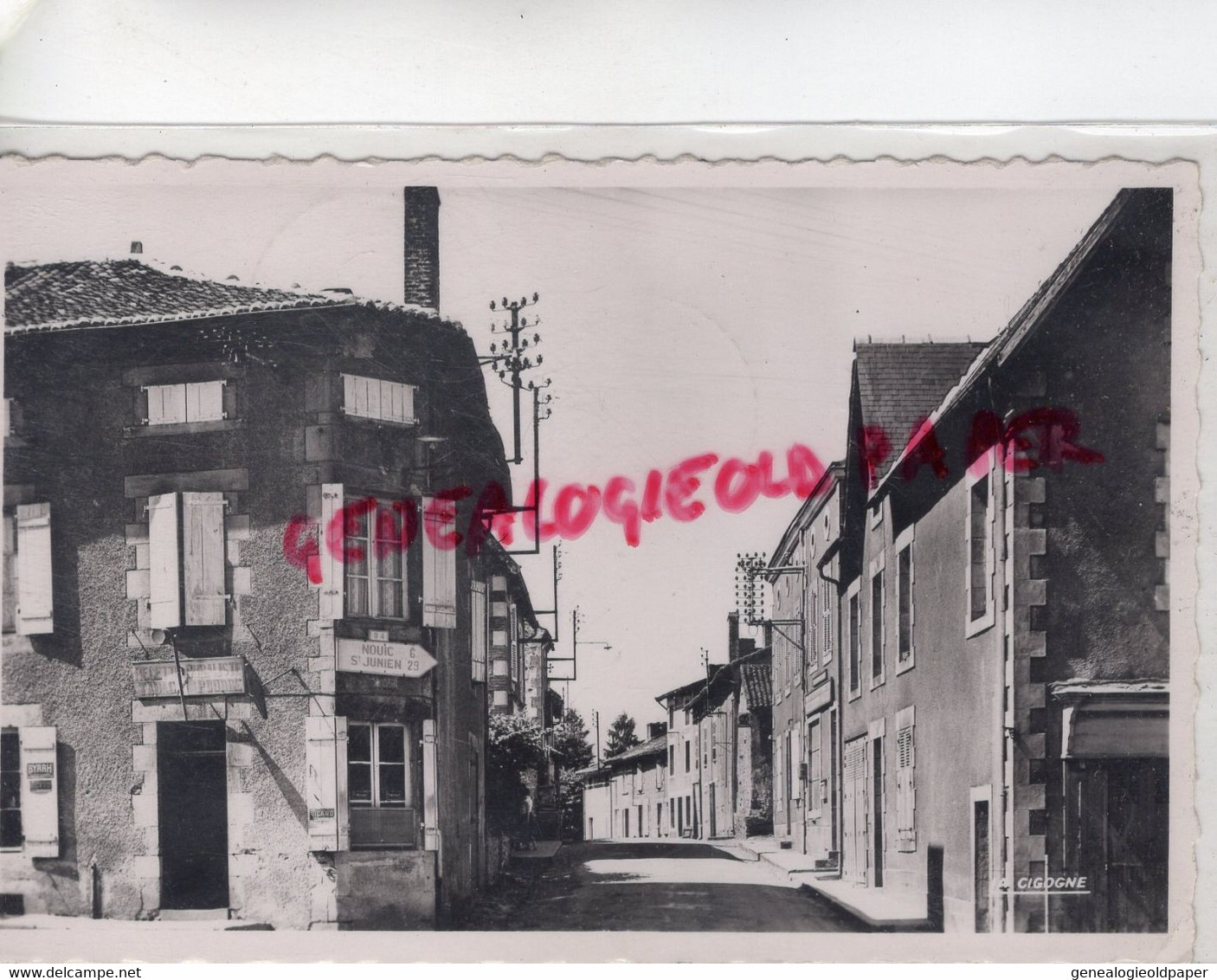 87- MEZIERE SUR ISSOIRE - MEZIERES- RUE DE LA POSTE 1956 - Meziere Sur Issoire