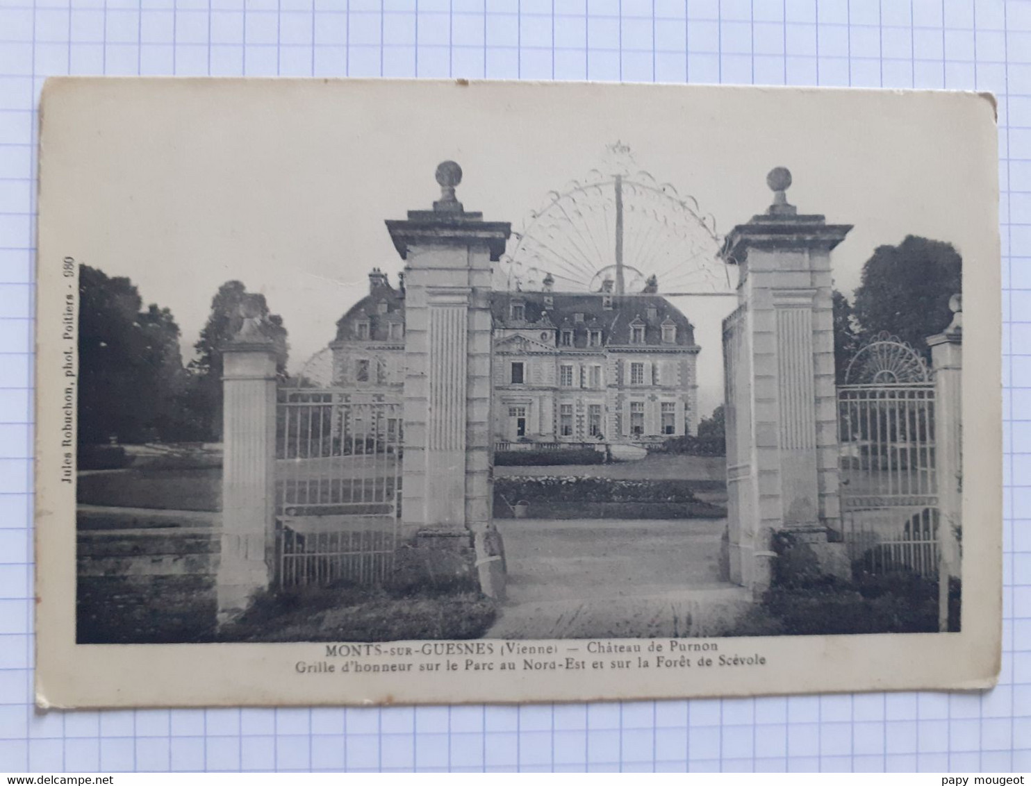 Monts Sur Guesnes - Château De Purnon Grille D'honneur Sur Le Parc Au Nord-Est Et Sur La Forêt De Scévole - Monts Sur Guesnes