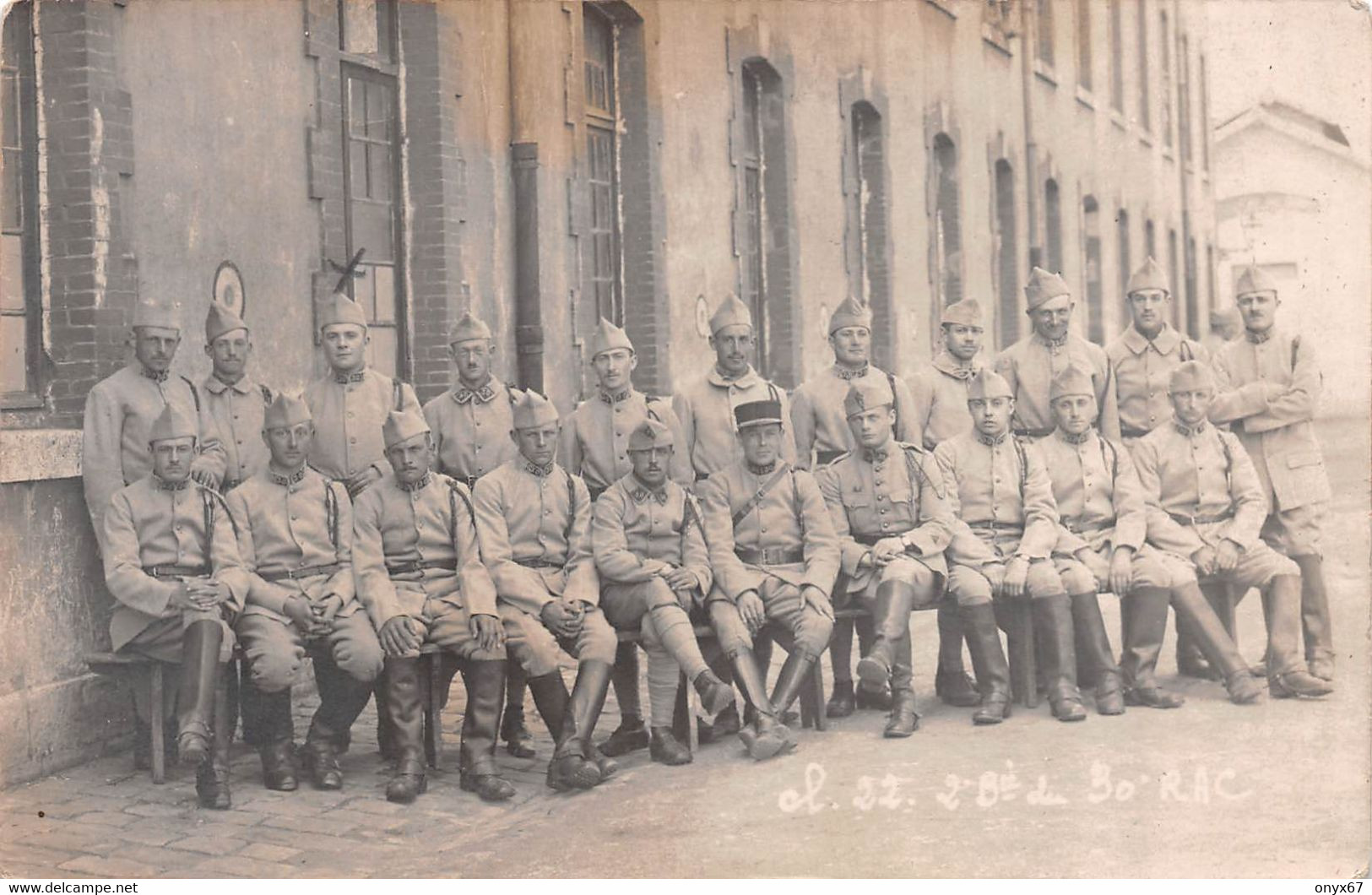 Carte Postale Photo Militaire Français 30 ème R.A.C - Régiment Artillerie De Campagne-Caserne à SITUER-LOCALISER - Regimenten