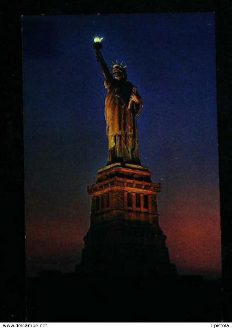 ►   STATUE Of LIBERTY By Night - Statue Of Liberty