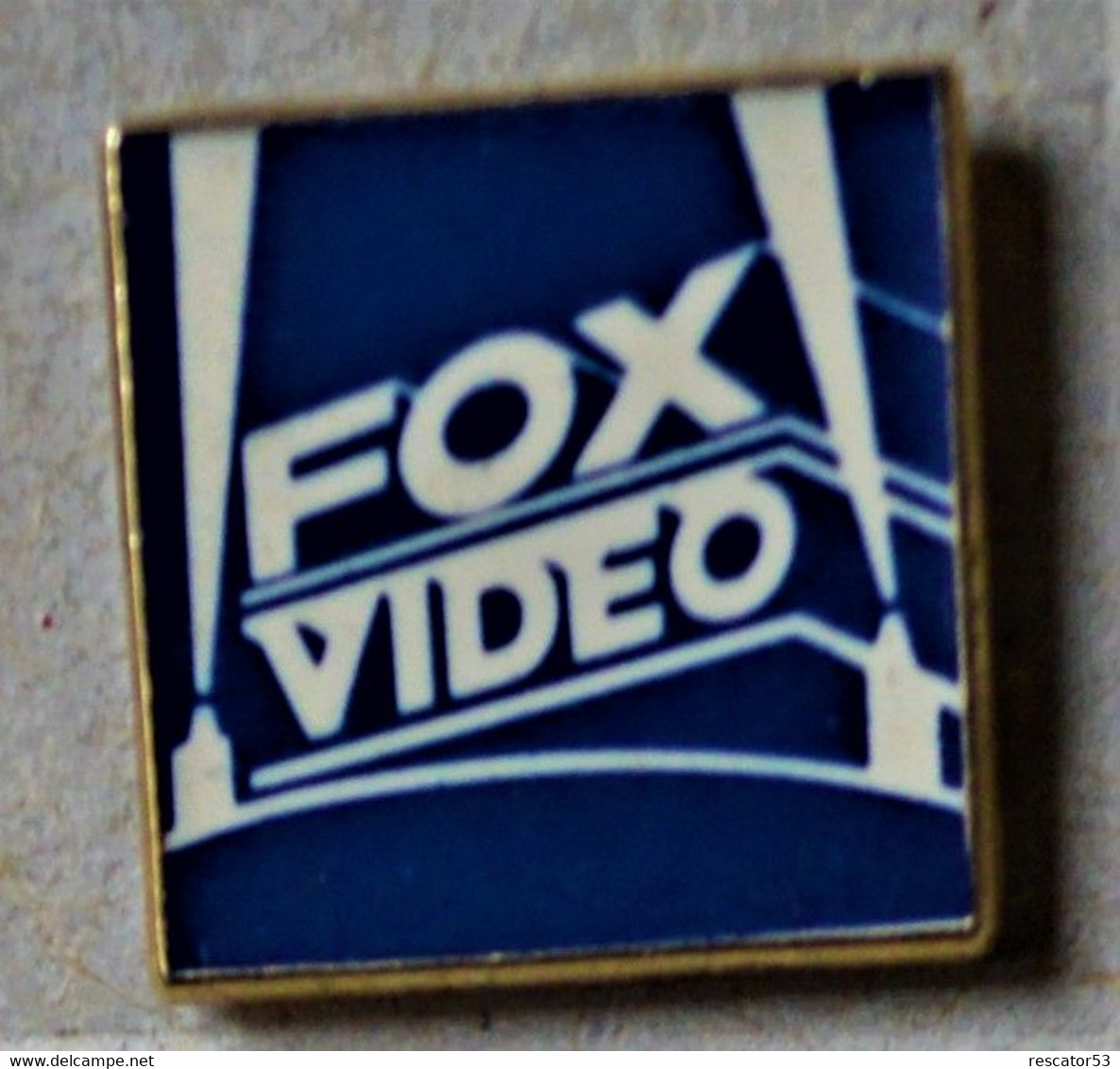 Pin's Vintage Cinéma Fox Video    Années 80-90 - Cinéma