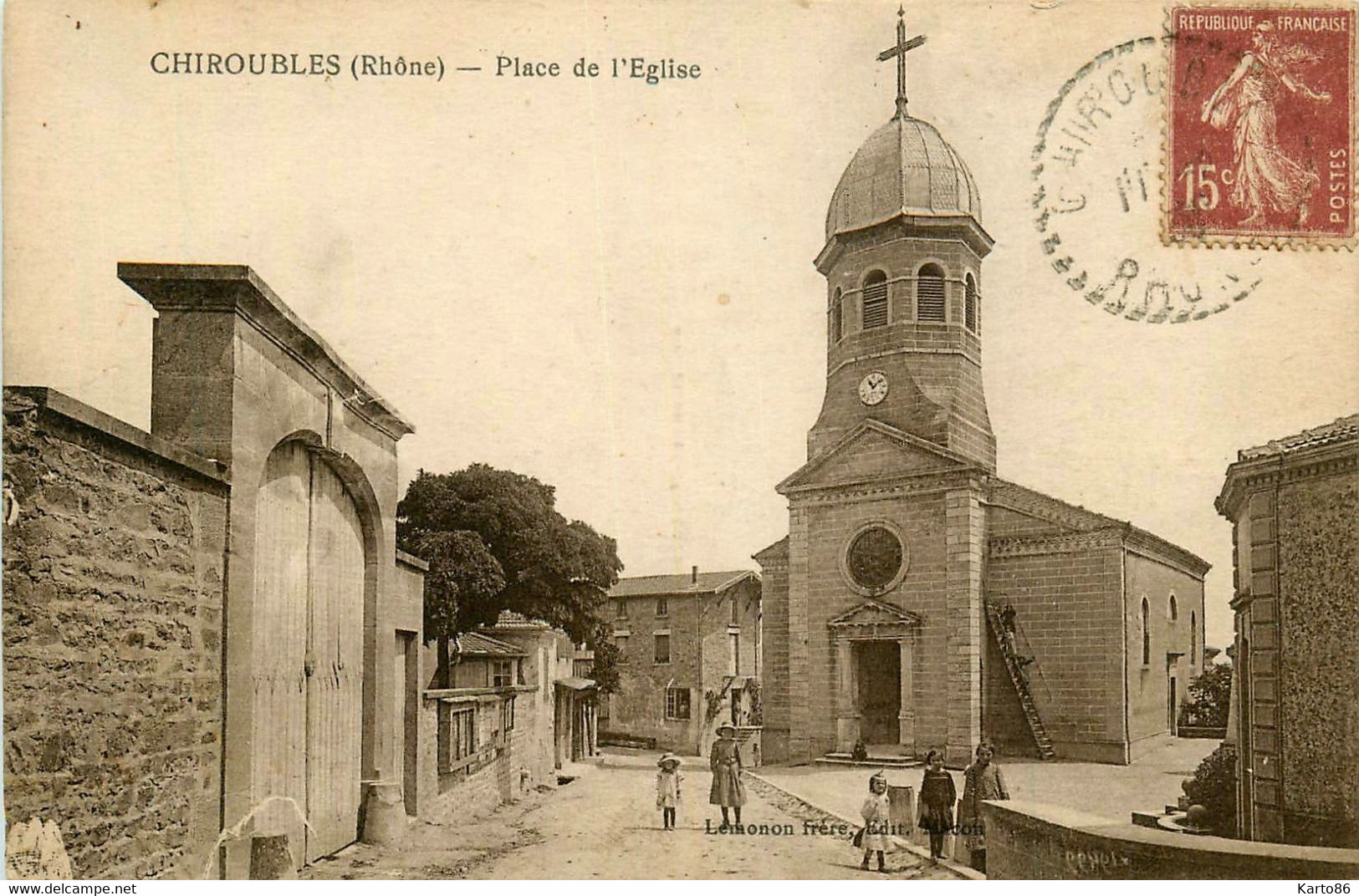 Chiroubles * La Place De L'église * Villageois - Chiroubles