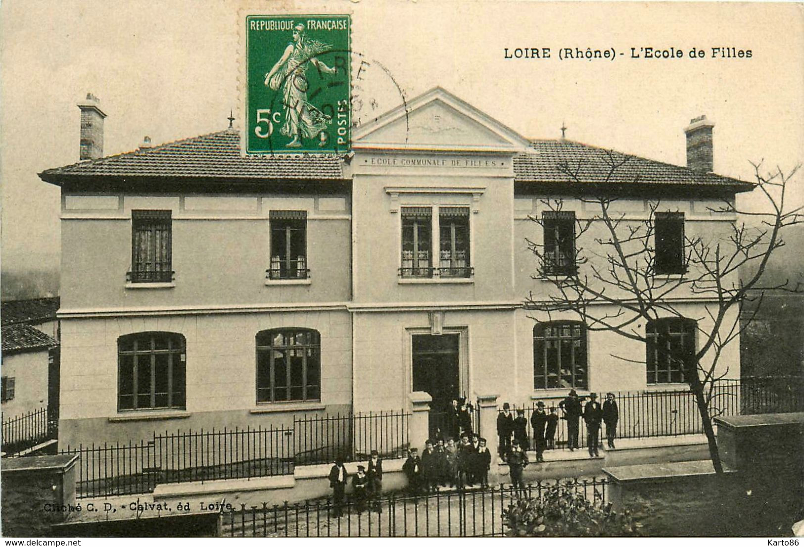 Loire * Vue Sur L'école Des Filles * Groupe D'enfants - Loire Sur Rhone