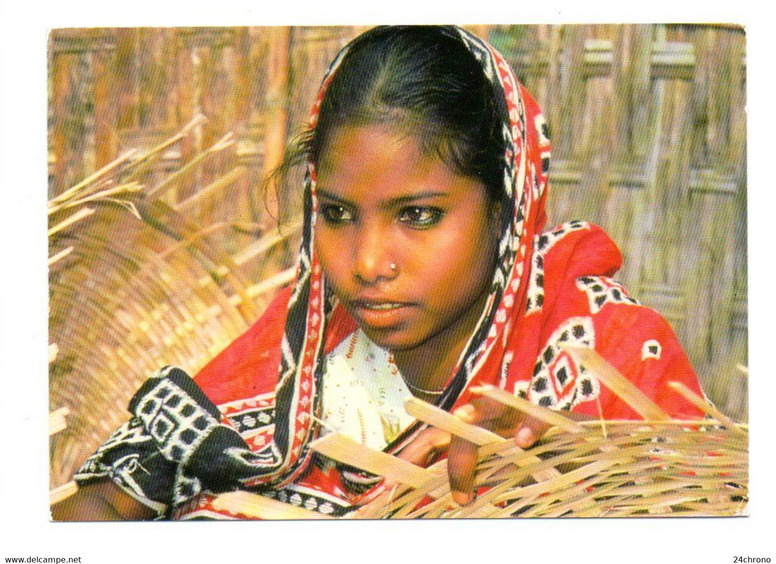 Bangladesh: Jeune Fille Tressant De L'Osier (21-738) - Bangladesh