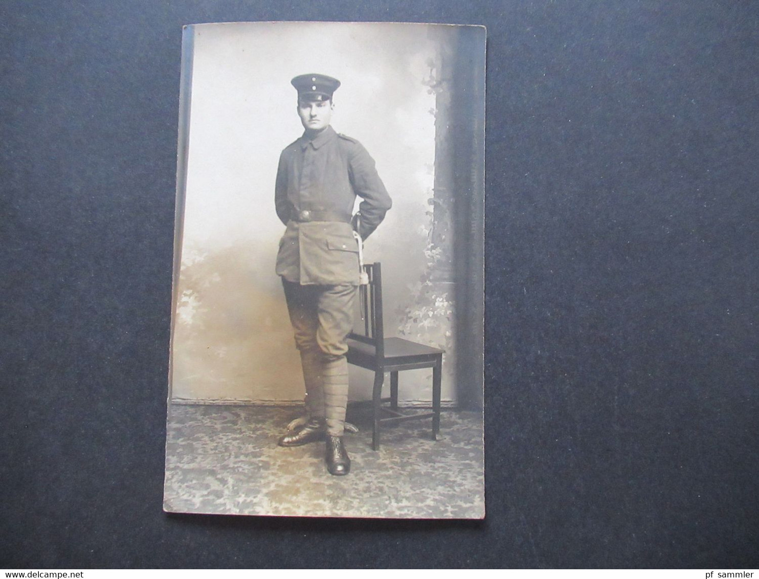 DR Echtfoto AK 1.WK Um 1915 Einfacher Soldat In Uniform Mit Koppel, Mütze Und Messer ?! - Uniformes