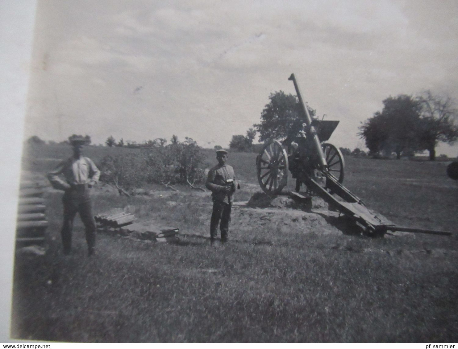 DR Feldpost AK Vermutlich 1.WK Soldaten Vor Geschütze / Kanonen / Flak Fliegerabwehr - Manovre