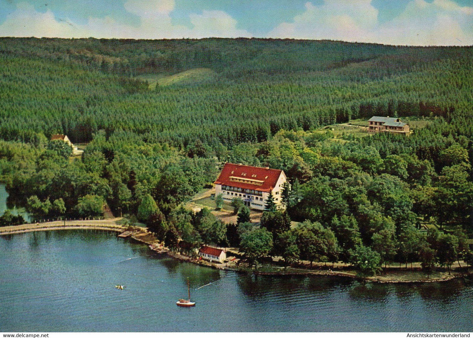 011779  Jugendherberge Möhnesee-Körbecke  Luftbild - Möhnetalsperre