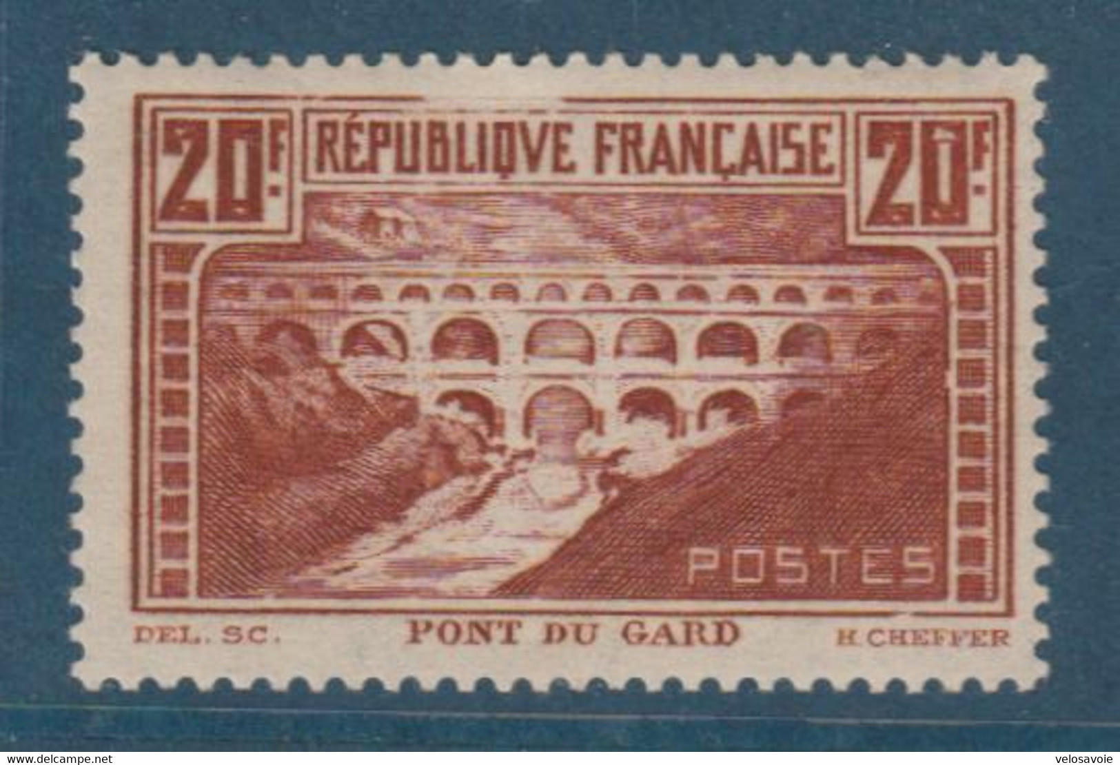 N° 262 PONT DU GARD VARIETE CADRE DU HAUT GRANDE CASSURE * - Unused Stamps