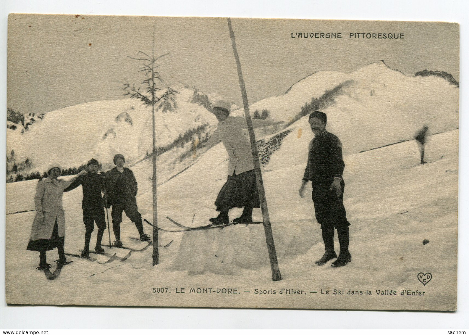 63 LE MONT DORE Sports D'Hiver Femme Faisant Du Saut à Ski Vallée D'Enfer No 5007 L'Auvergne Pittoresque  1910  D07 2019 - Le Mont Dore