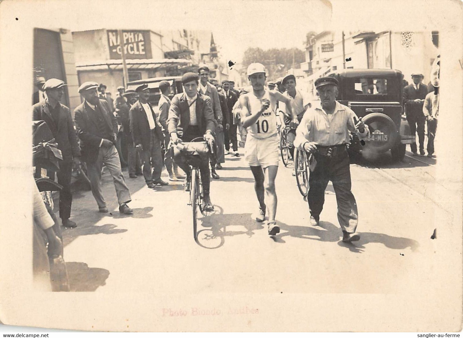 DEP 06 ANTIBES PHOTOGRAPHIE ANCIENNE D'UNE COURSE A PIED DANS LA VILLE (format Presque Cpa Ancienne) Meme Matière - Antibes - Old Town