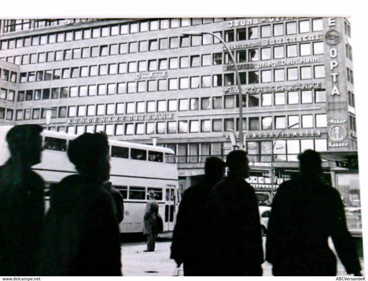 Originalfoto Gerd Kreutschmann. Nachkriegszeit Berlin Zoo - Viertel. Hier Nr. 14/31 - Signierte Bücher