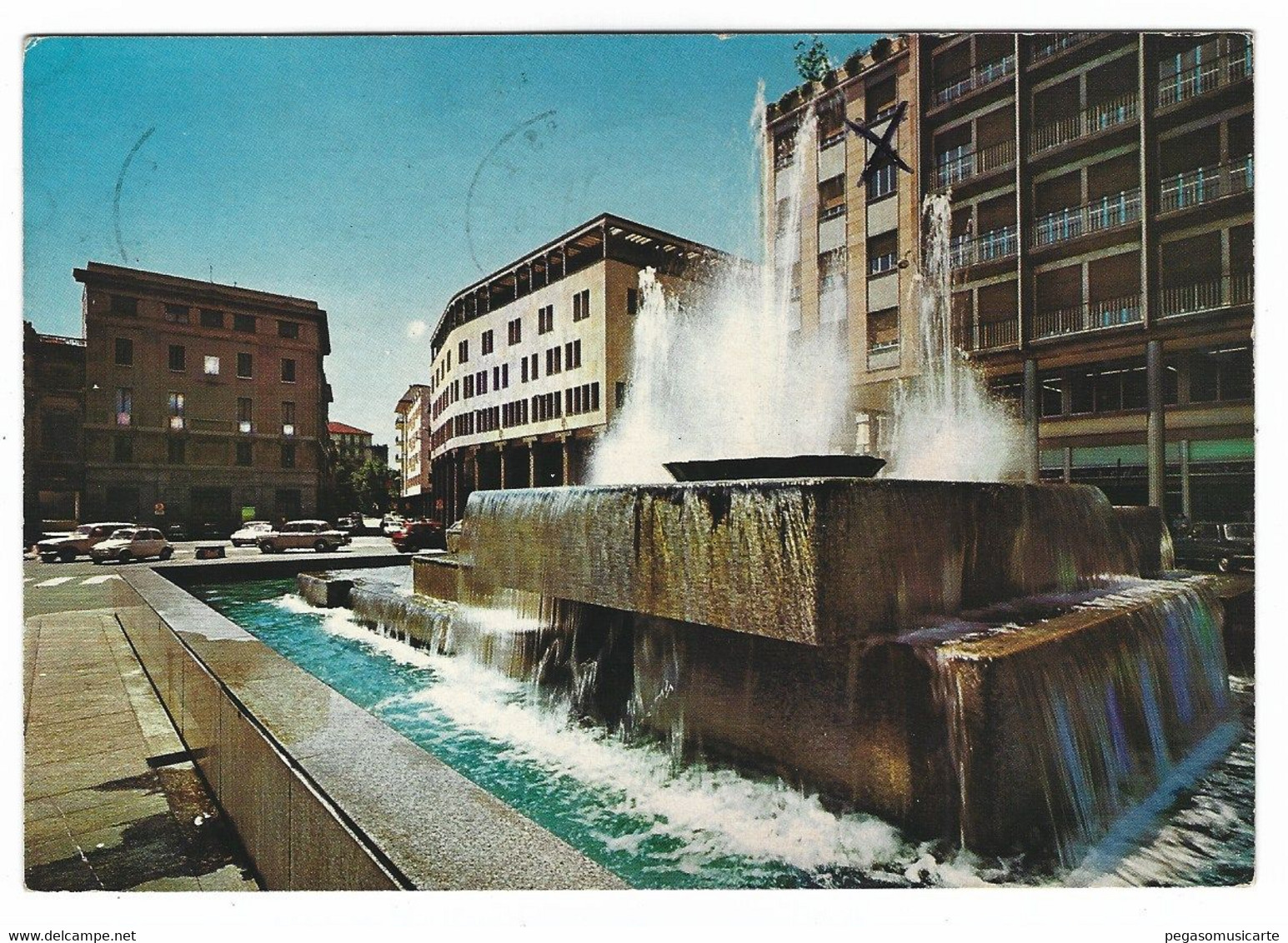 14191 - BUSTO ARSIZIO VARESE PIAZZA GARIBALDI FONTANA DEL CENTENARIO 1981 Auto Car - Busto Arsizio