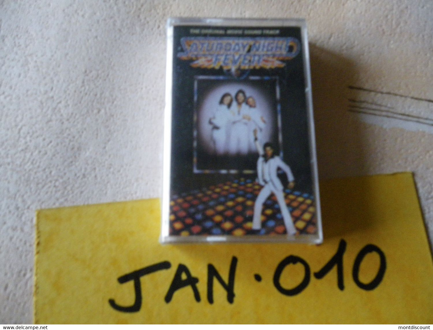 SATURDAY NIGHT FEVER K7 AUDIO EMBALLE D'ORIGINE JAMAIS SERVIE... VOIR PHOTO... (JAN 010) - Cassettes Audio