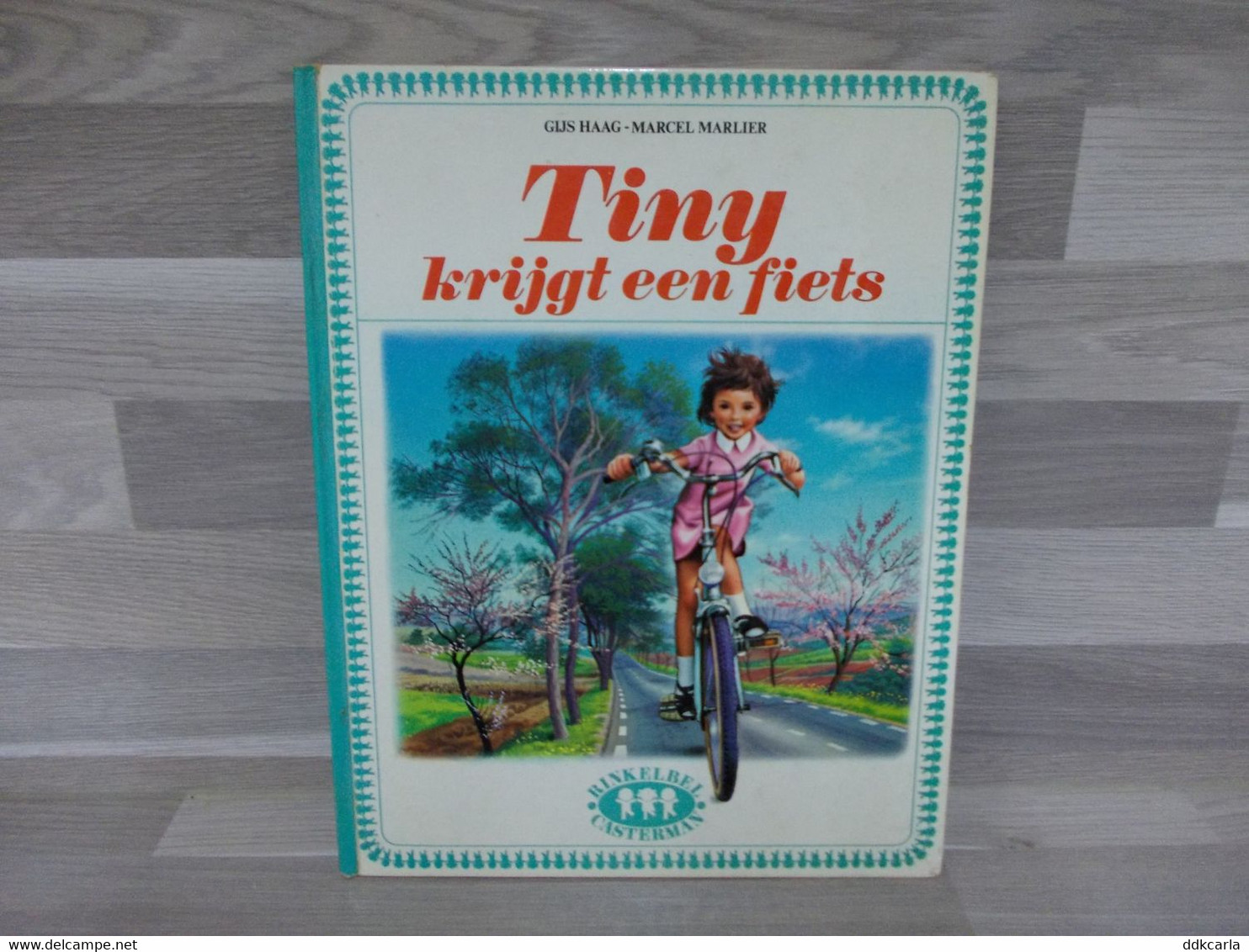 Boek - Kinderboek Tiny Krijgt Een Fiets 1971 - Oud