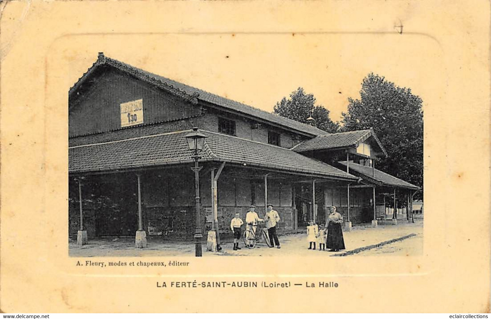 La Ferté Saint Aubin      45       La  Halle      (voir Scan) - La Ferte Saint Aubin