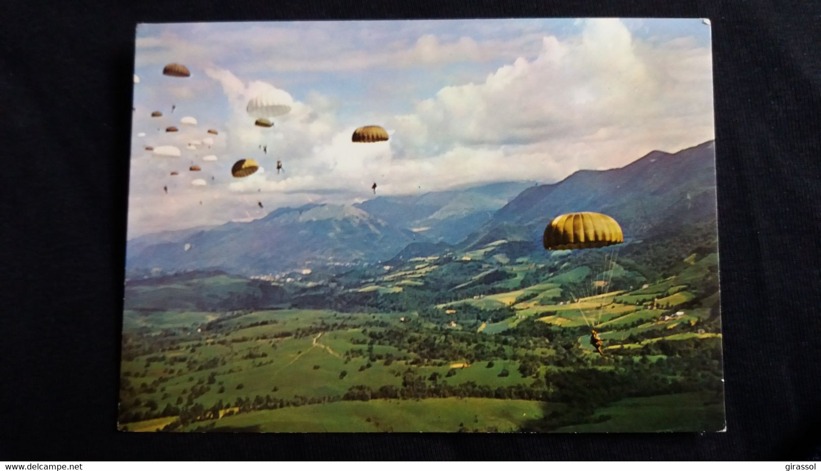 CPSM MATERIEL MILITAIRE Pluie De Parachutes ED DUJARDIN PIERRON - Parachutespringen