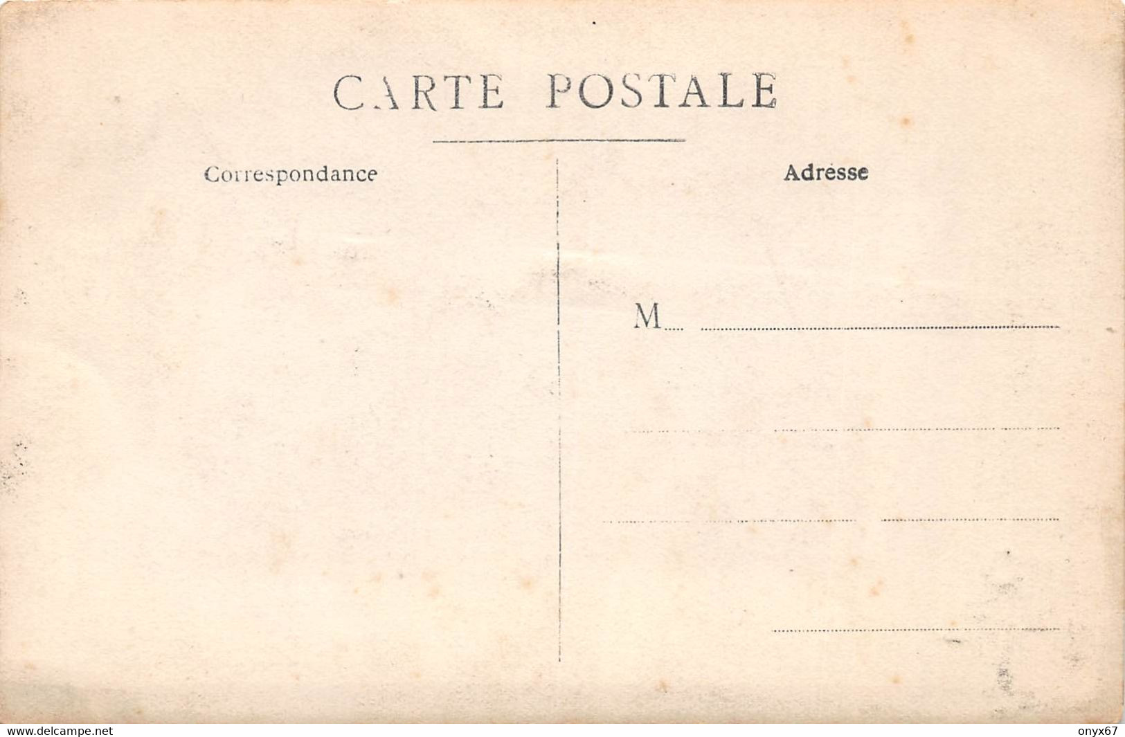 Carte Postale Photo Militaire Français Régiment De CHASSEURS à PIED Ou  ALPIN A SITUER A LOCALISER - Personen