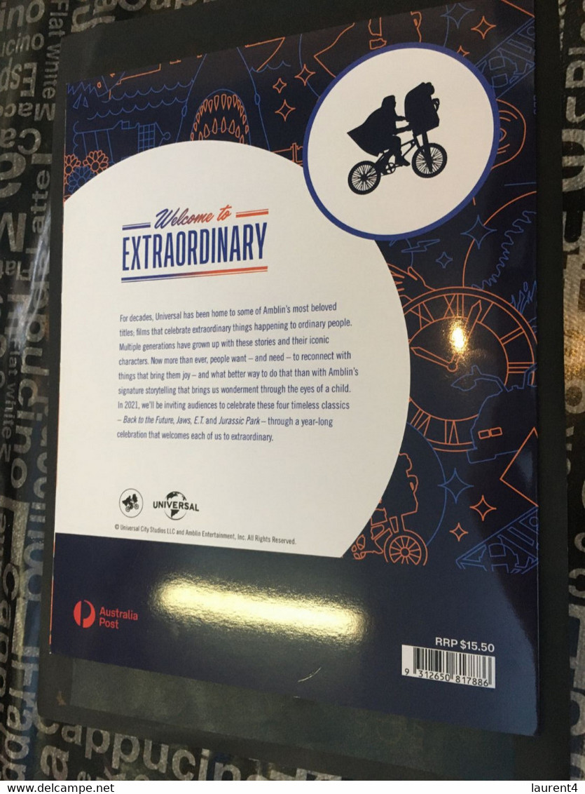 (Folder) (Large) Extraordinary Presentation Pack  (with 1 Cover With Jurassuc Park Stamp) - Presentation Packs