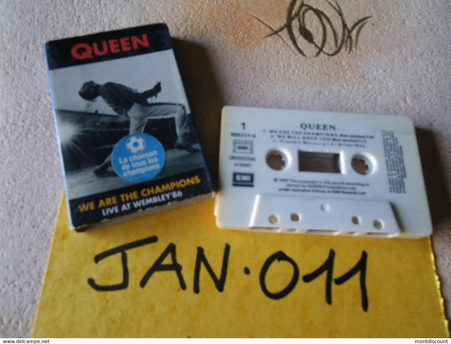 QUEEN K7 AUDIO FOURREAU CARTON RARE... VOIR PHOTO...ET REGARDEZ LES AUTRES (PLUSIEURS) (JAN 011) - Cassettes Audio