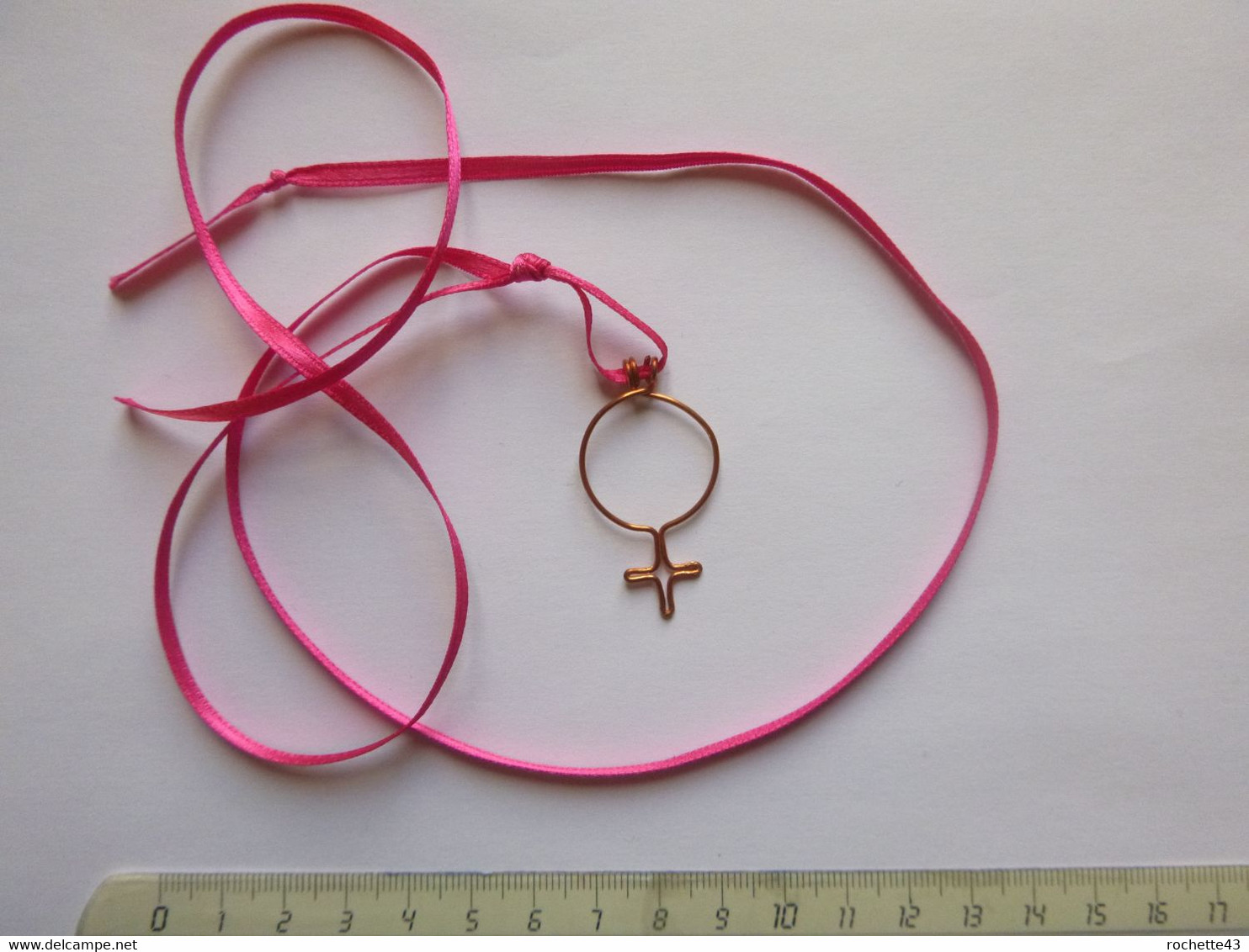 Pendentif Symbole De Vénus (femme) En Fil De Cuivre - Hangers