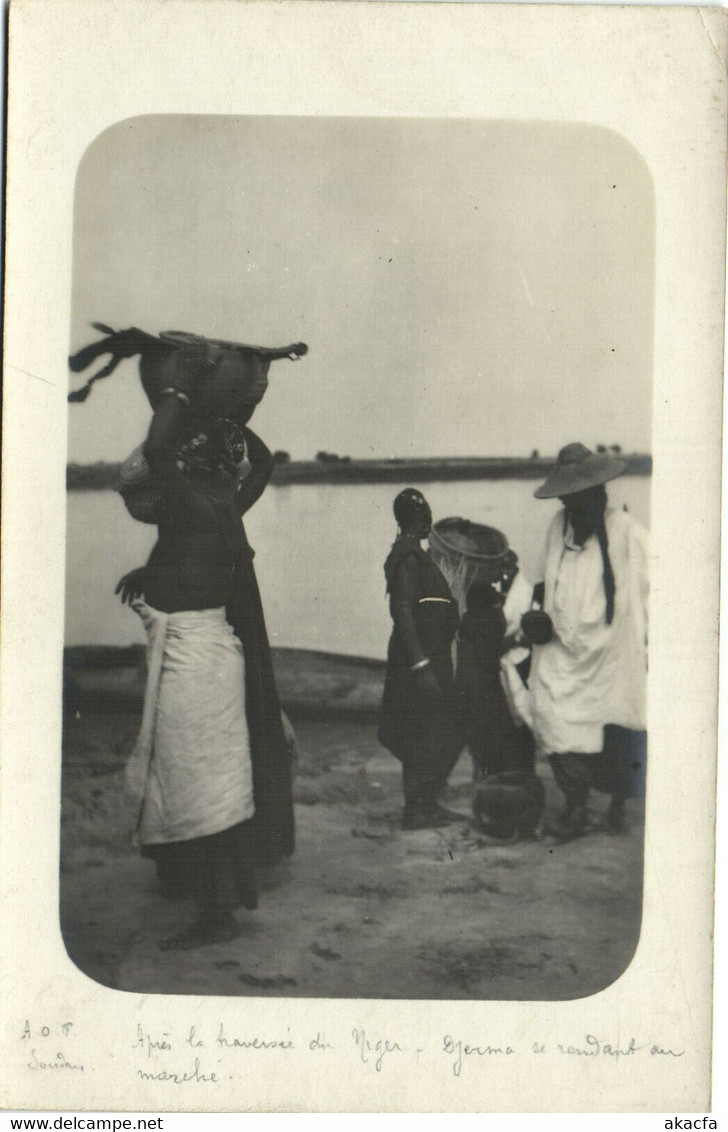 PC NIGER, NATIVES CARRYING BUCKETS, Vintage REAL PHOTO Postcard (b33256) - Niger