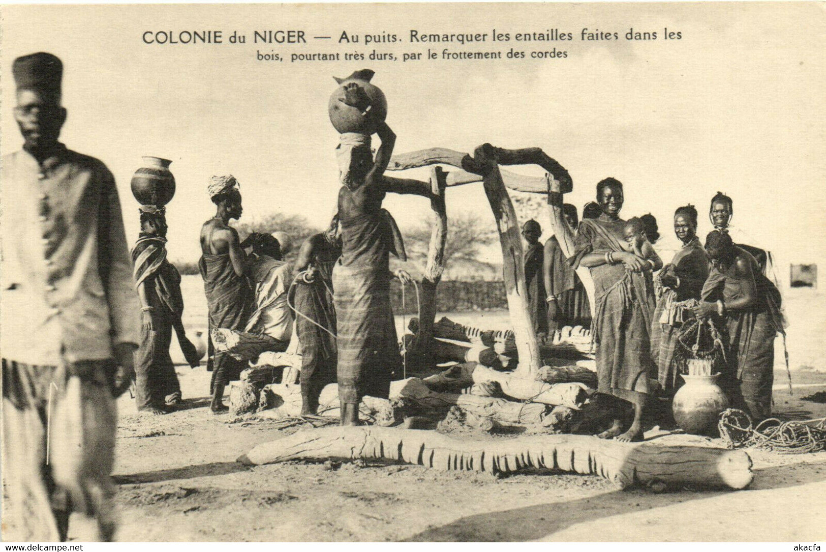 PC NIGER, AU PUITS, REMARQUER LES ENTAILLES, Vintage Postcard (b33268) - Niger