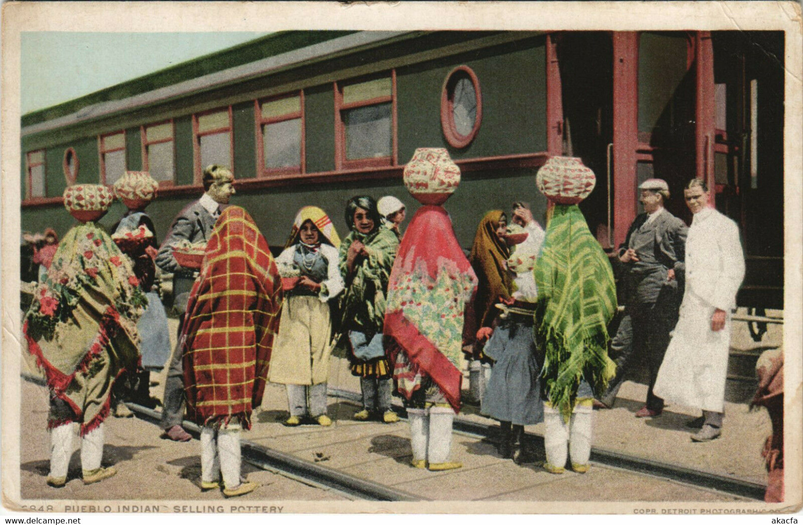 PC US, CO, PUEBLO INDIANS SELLING POTTERY, Vintage Postcard (b34992) - Pueblo