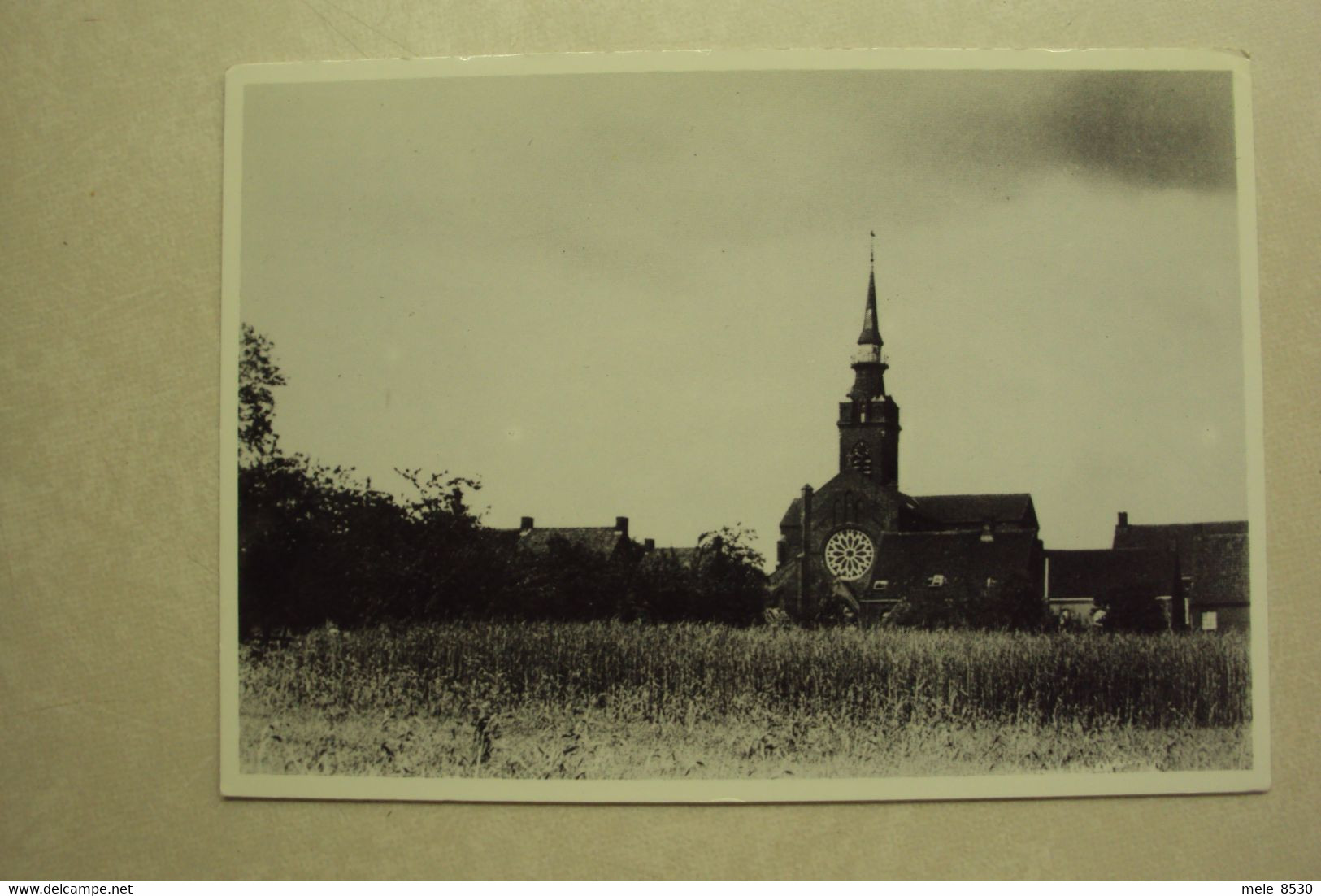 45770 - DOOMKERKE - DE KERKMIDDEN EEN LANDELIJKE OMGEVING - ZIE 2 FOTO'S - Ruiselede