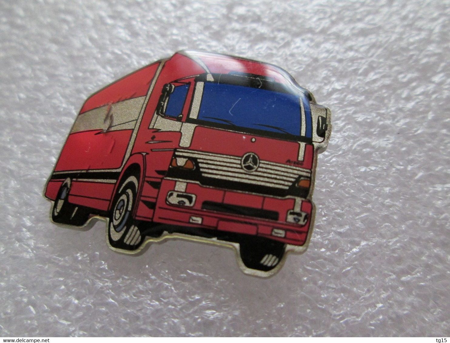 PIN'S    CAMION TRUCK  MERCEDES BENZ - Mercedes