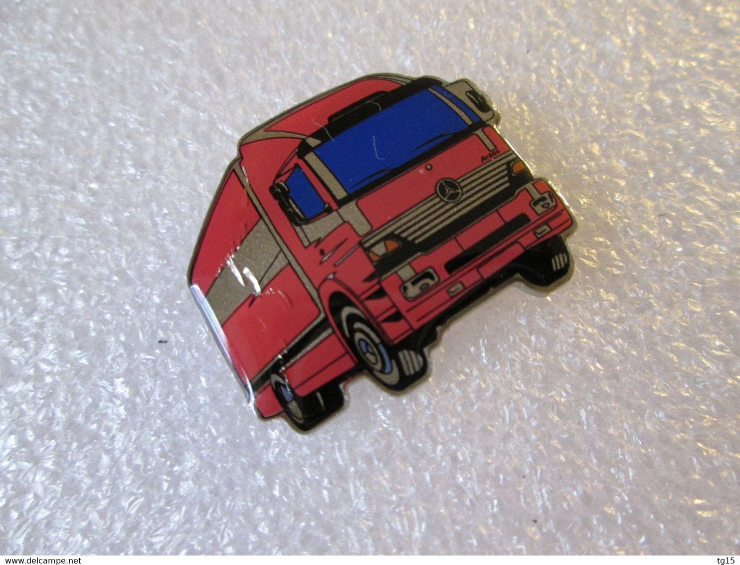 PIN'S    CAMION TRUCK  MERCEDES BENZ - Mercedes