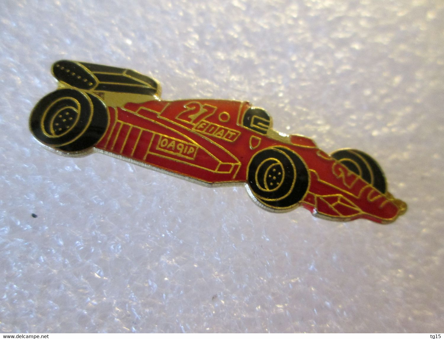 PIN'S    FERRARI   F 1  FIAT - Ferrari