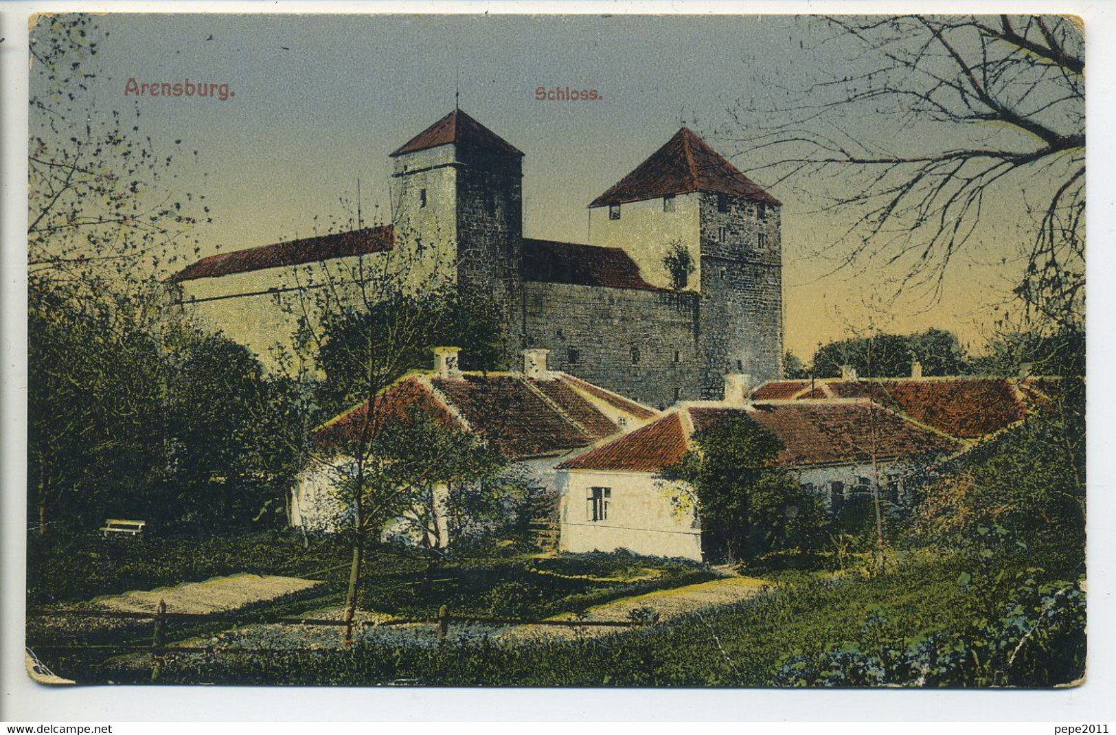 CPA ARENSBURG KURESSAARE Schloss  Hausen Le Château  Maisons Peu Commune Colorisée - Estonie