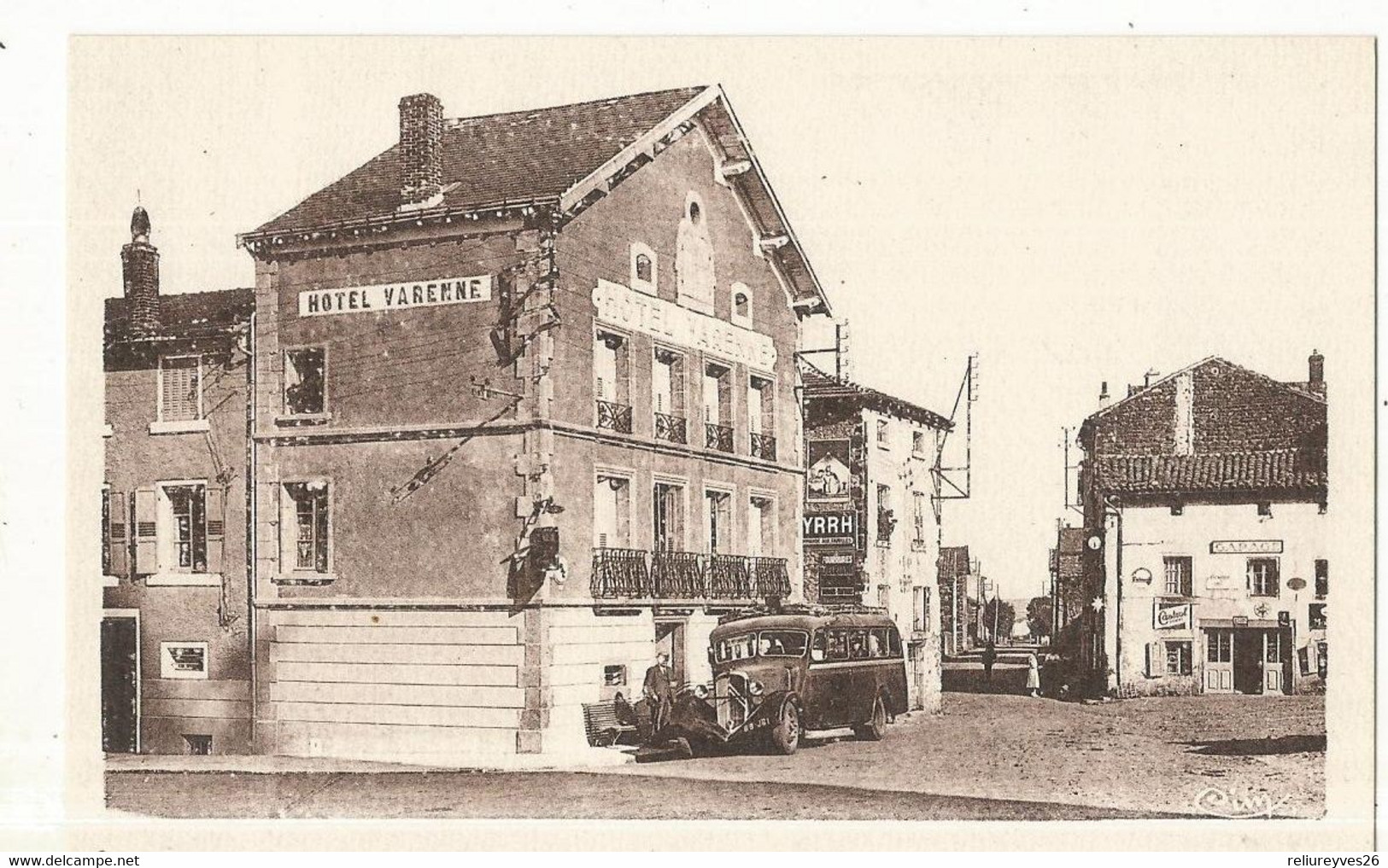 CPA ,D.43, Loudes , Route Du Puy , Arrivée De L' Autobus , Ed. Combier - Loudes