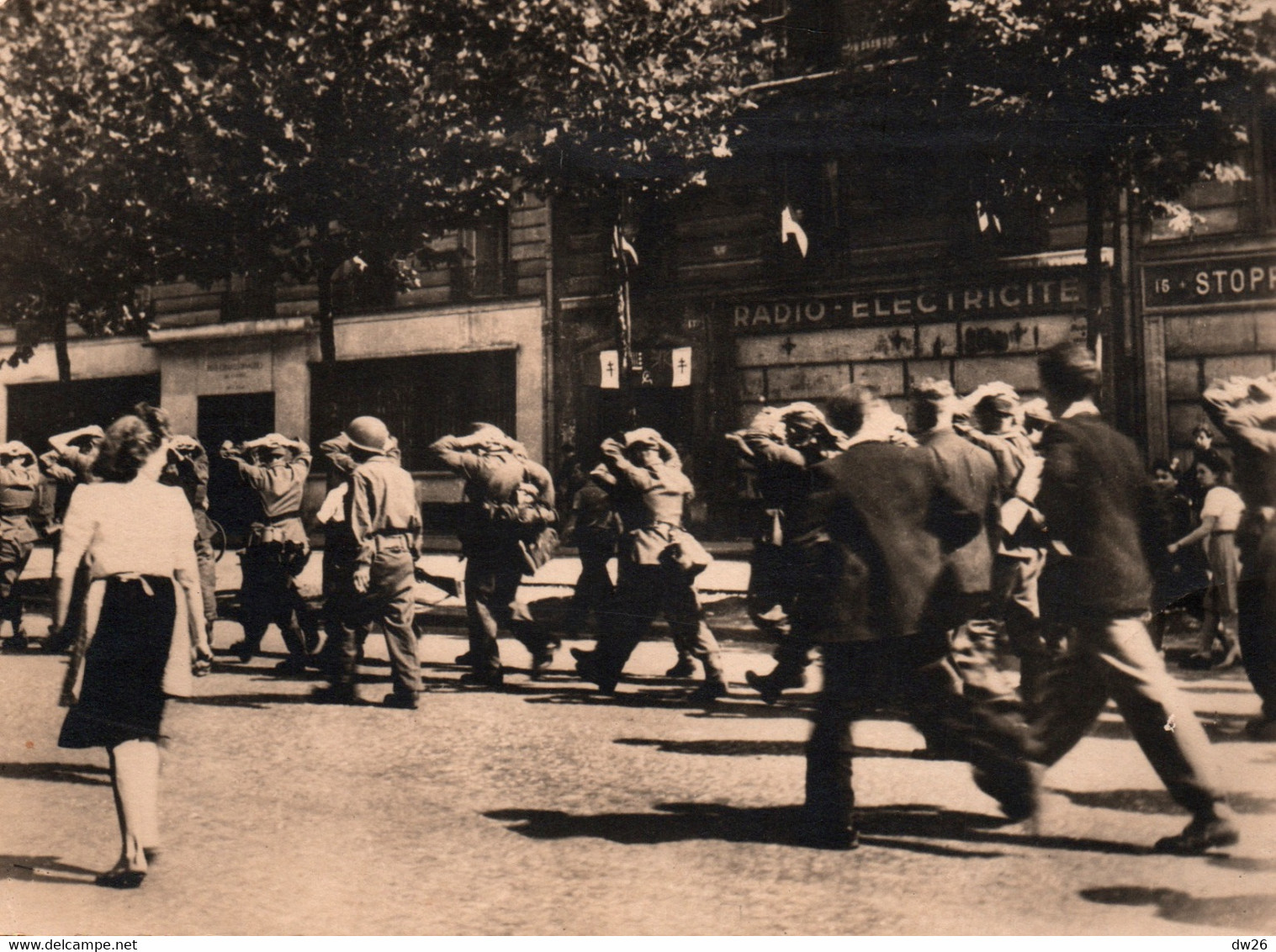 La Guerre à Paris - Prisonniers Allemands Emmenés Par Les Soldats Américains En Aout 1944 - Weltkrieg 1939-45