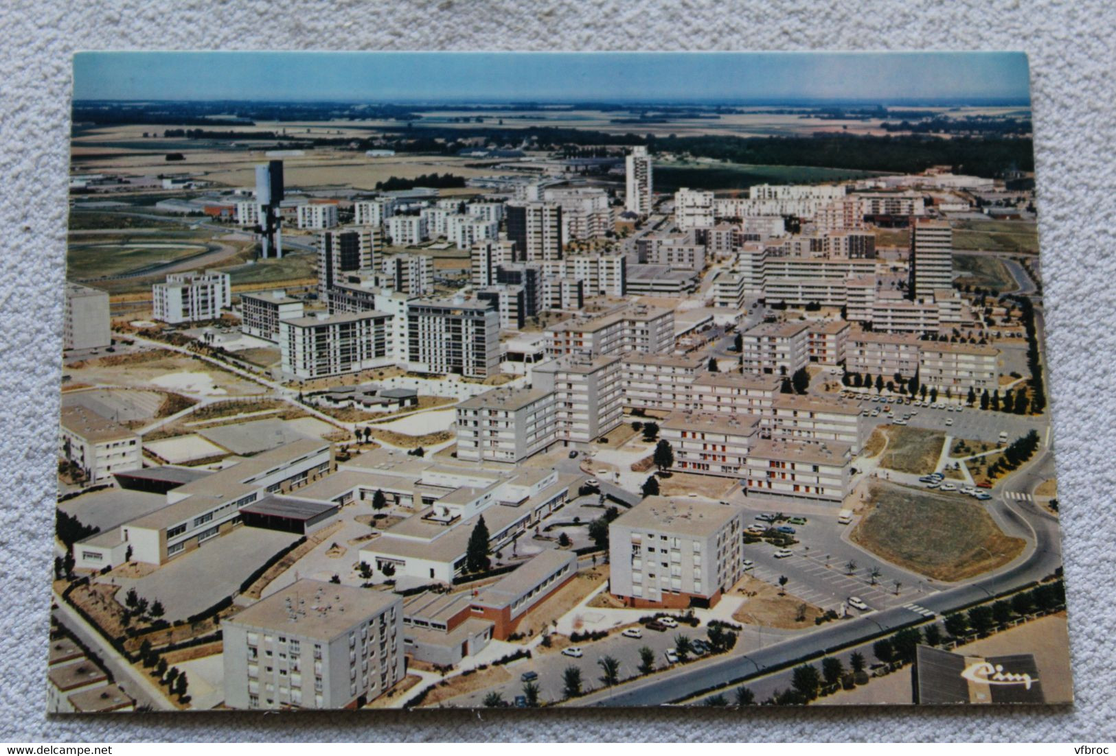 Cpm, Herouville Saint Calir, La Haute Folie, Le Château D'eau, Le Terrain De Sports, Calvados 14 - Herouville Saint Clair