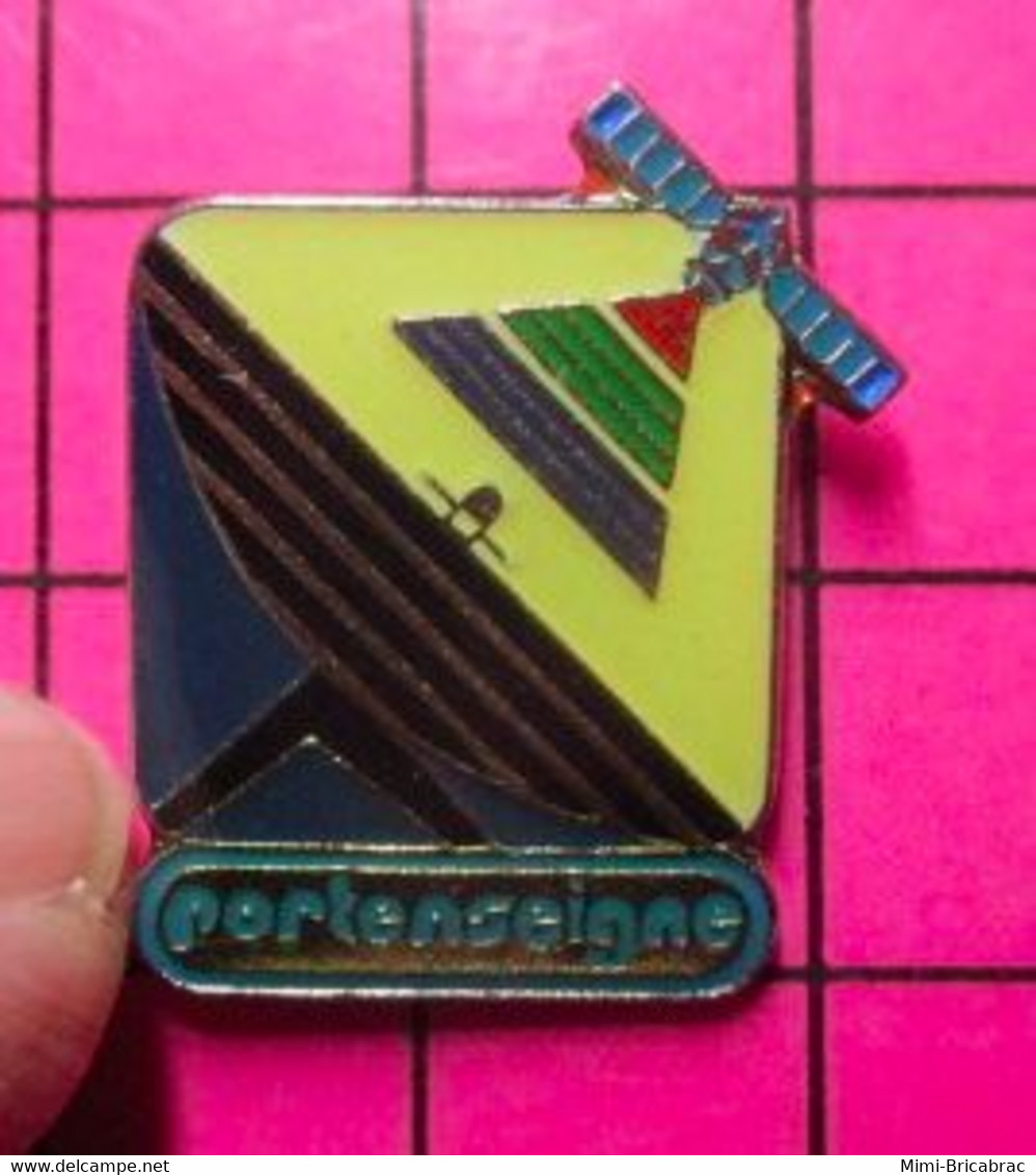 613g Pin's Pins / Beau Et Rare / THEME : ESPACE / SATELLITE PORTENSEIGNE Par DEMONS & MERVEILLES - Space