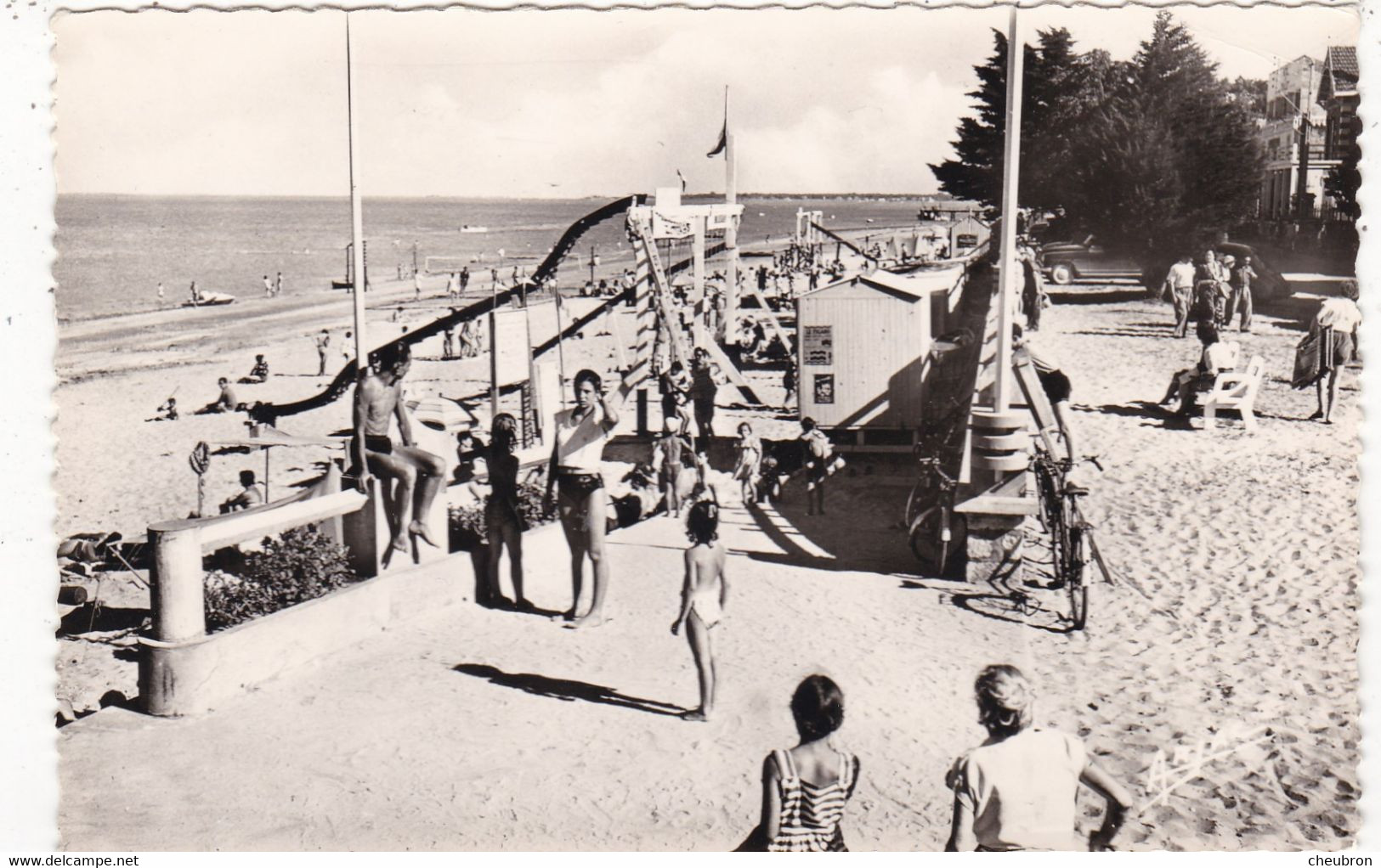 17.  ILE D'OLERON.  SAINT TROJAN LES BAINS. RARETE. ENTREE DE LA PLAGE .ANIMATION + TEXTE - Ile D'Oléron