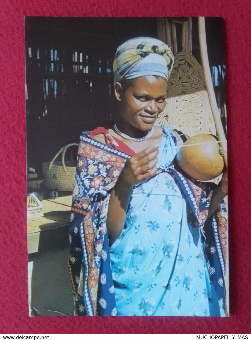 POSTAL POST CARD MUJER FEMME GIRL WOMAN CHICA SWAZILANDIA PLAYING HER MAKHWEYANA AFRICA AFRIQUE SWAZILAND CARTE POSTALE. - Swaziland