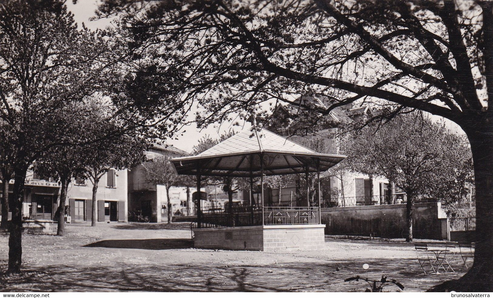 CLAIX - Le Kiosque, La Gare Et Le Café De La Gare - Claix