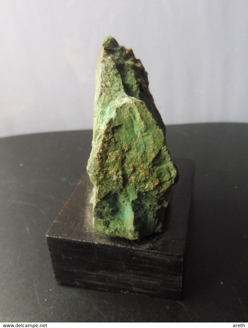 Minéraux - MALACHITE ? + ?  -Avec Le Socle: 7,5 X 5,5 X 4,3 Cm - Poids 130g - Minéraux