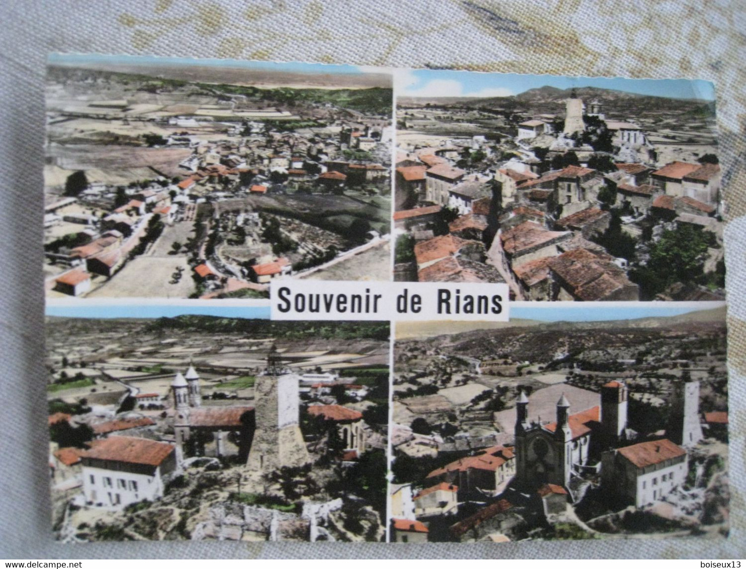 CPSM.     SOUVENIR De  RIANS.  Vue Générale.Centre Du Village. L'Horloge, L'Egliseet Vue Sur Les Espargnades. - Rians