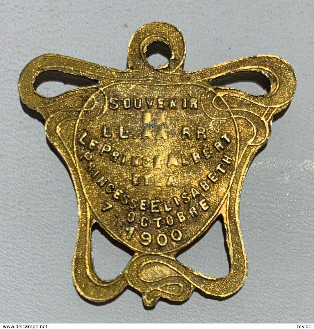 Petite Médaille. Pendentif Commémoratif. Art Nouveau. Le Prince Albert Et La Princesse Elisabeth 7 Octobre 1900 - Monarquía / Nobleza