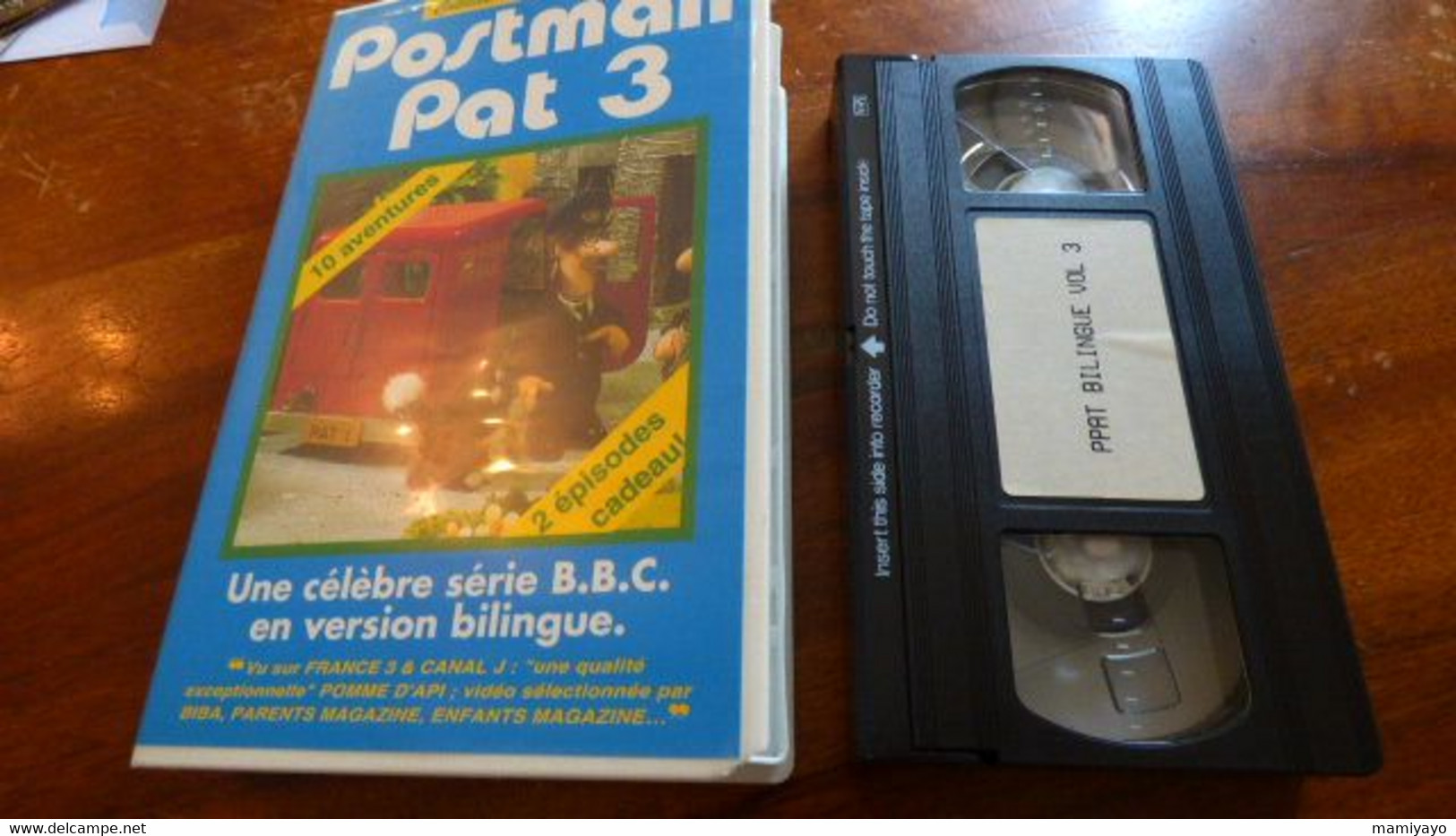 POSTMAN PAT 3 - VHS  SECAM De La Série D'animation De La B.B.C.,10 Aventures- 50 MN-Coll. Children's VO -1994. - Familiari