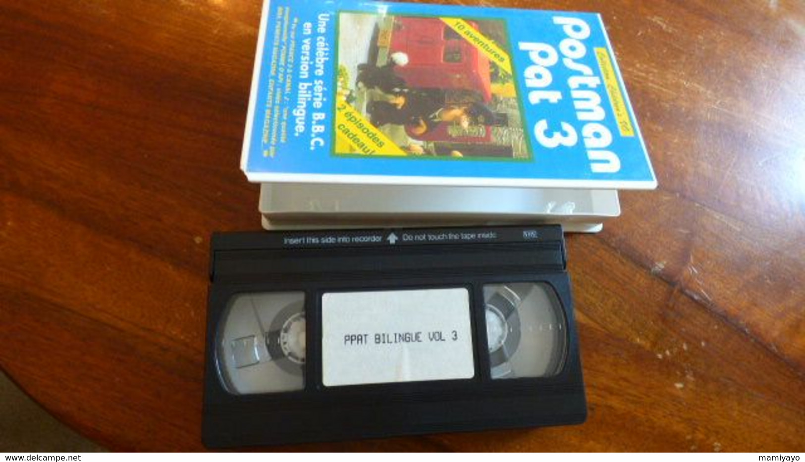 POSTMAN PAT 3 - VHS  SECAM De La Série D'animation De La B.B.C.,10 Aventures- 50 MN-Coll. Children's VO -1994. - Enfants & Famille