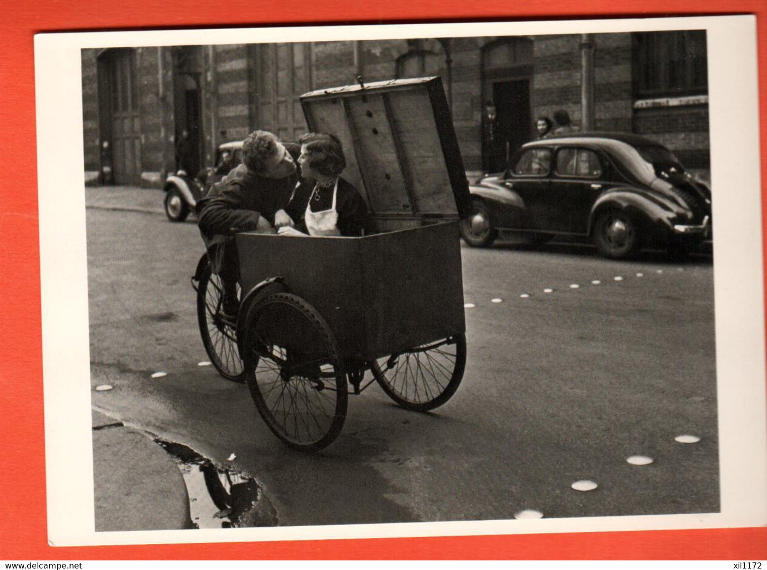 ZND-10 Robert Doisneau 1950 Kiss Le Baiser Du Livreur. Paris  Grand Format   Non Circulé - Doisneau