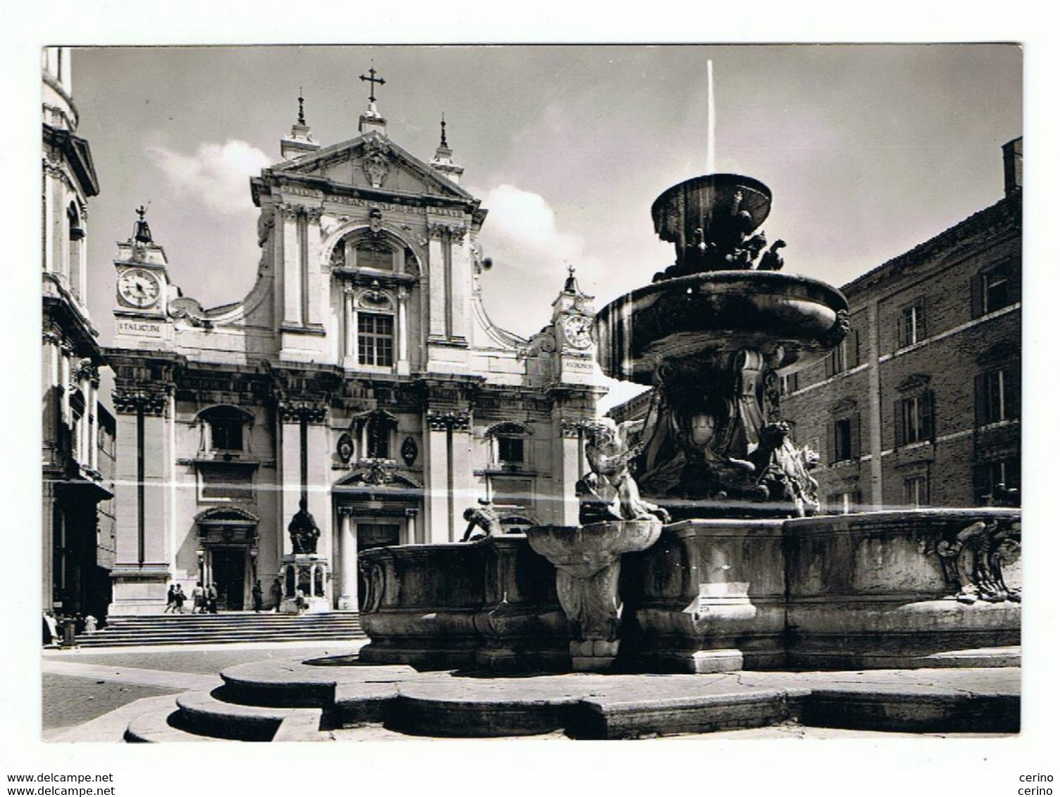 LORETO:   PIAZZA  DEL  SANTUARIO  -  FONTANA  -  PIEGA  TECNICA  TRASVERSALE  -  FOTO  -  FG - Ancona