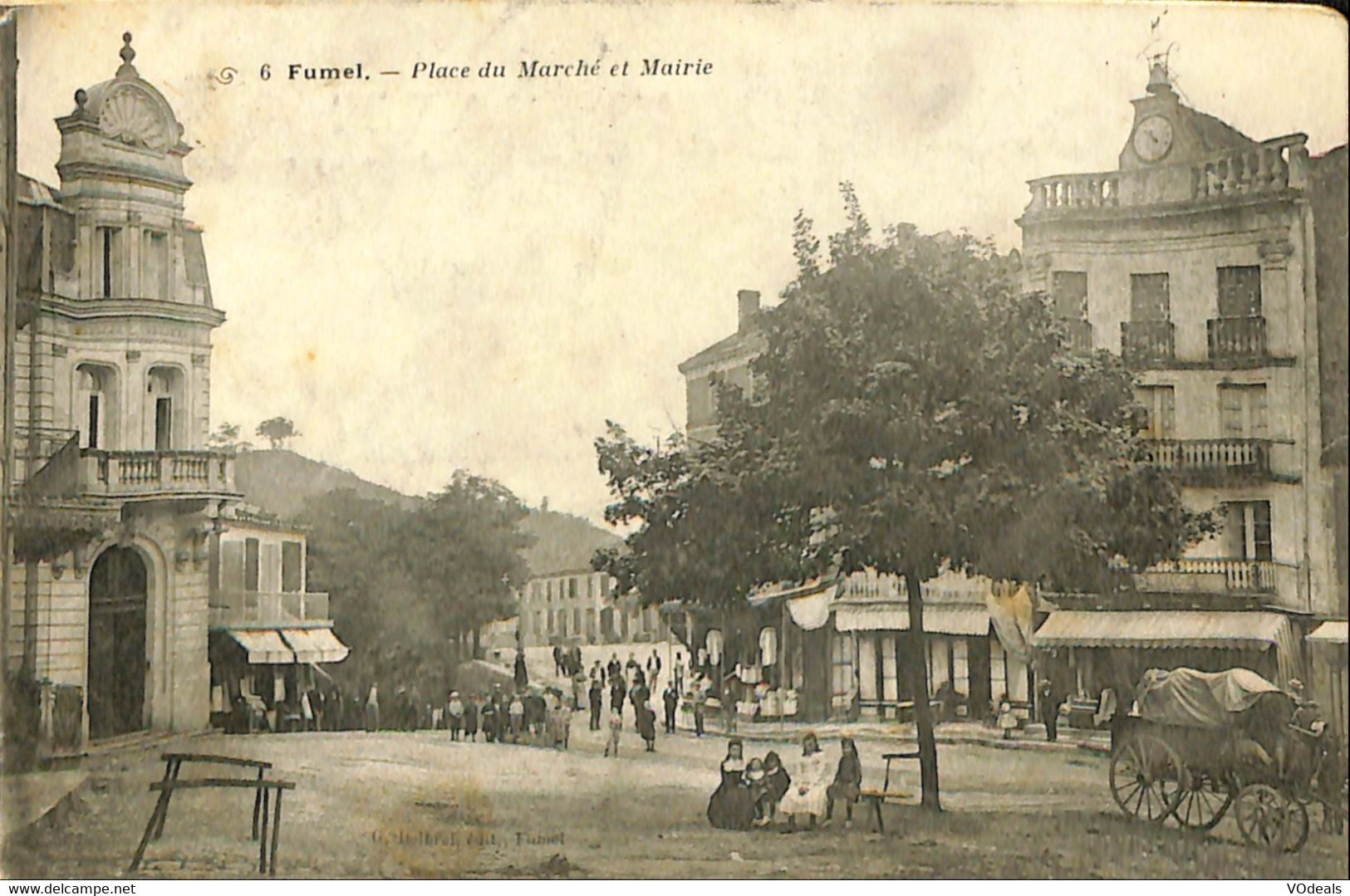 037 439 - CPA - France (47) Lot Et Garonne - Fumel - Place Du Marché Et Mairie - Fumel