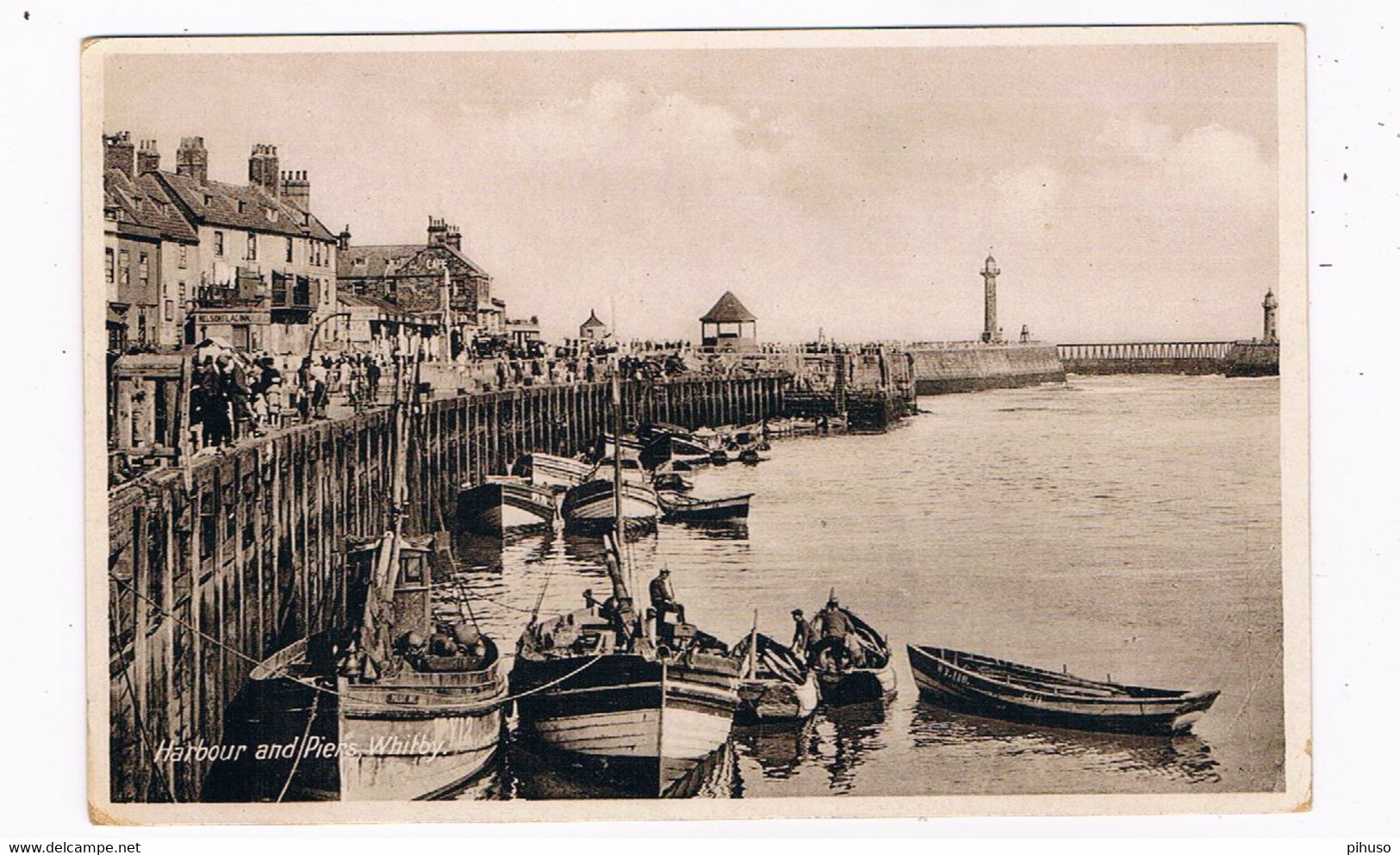 UK-3669   WHITBY : Harbour And Piers - Whitby